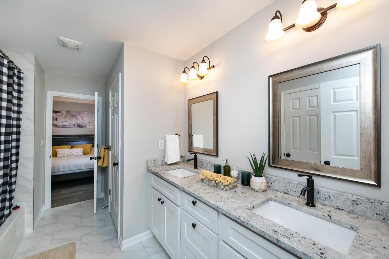 Brandnew Spacious 4 Bedroom House Minutes To Uptown Charlotte Exterior foto