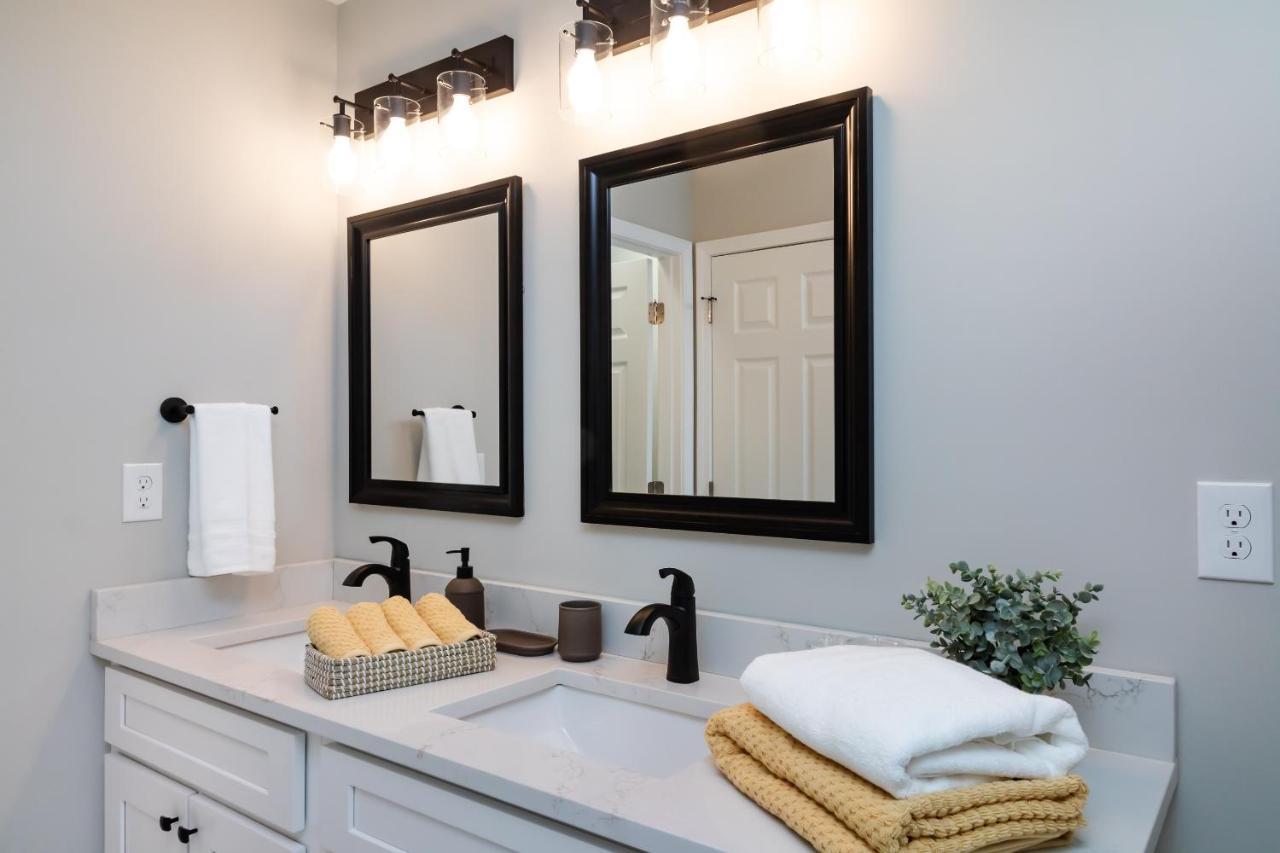Brandnew Spacious 4 Bedroom House Minutes To Uptown Charlotte Exterior foto